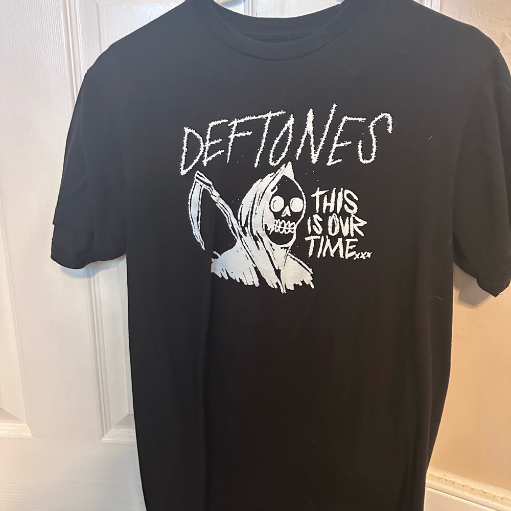 Hot Topic Black Deftones Skull Graphic Tee